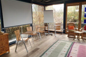 Seminarraum mit 5G WLAN, Beamer